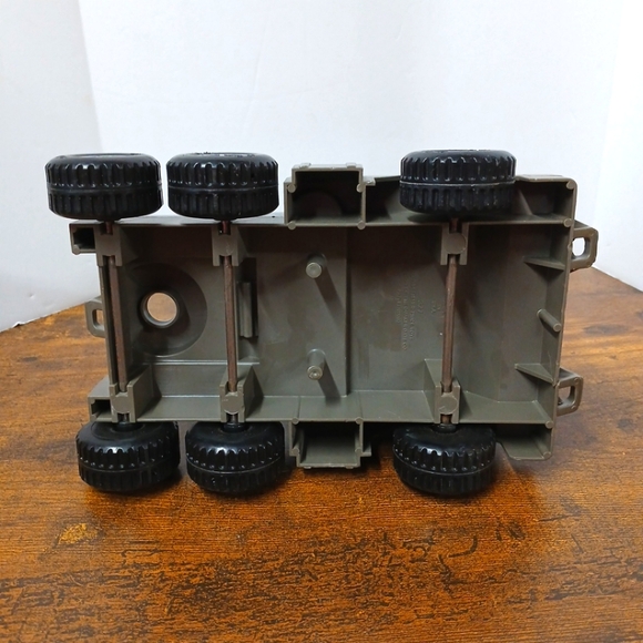 1984 Fisher-Price Husky Helpers Semi Truck Rig #327 - Picture 8 of 10